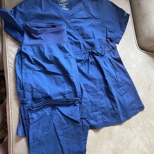 Cherokee maternity scrubs
